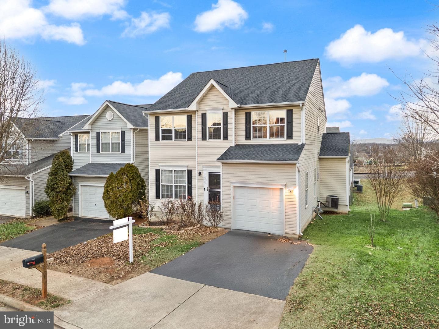1926 Sunflower Drive photo 2