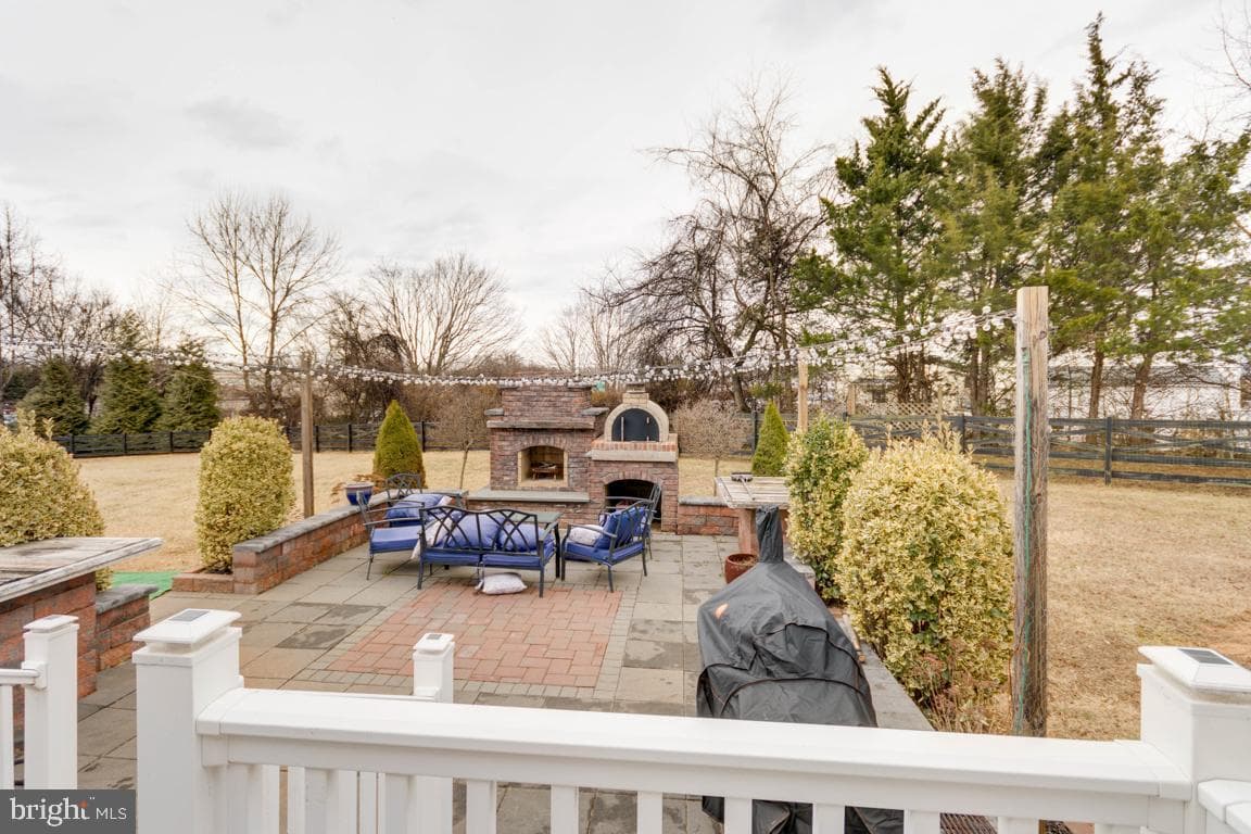 15525 Hillview Court photo 32