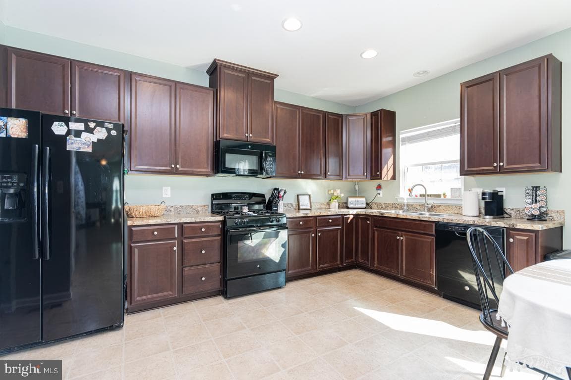 605 Carriage Court photo 3