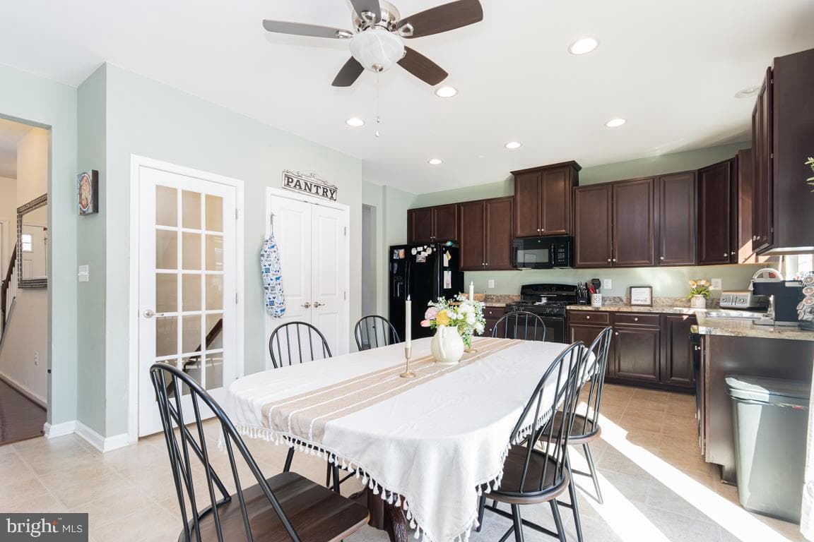 605 Carriage Court photo 4