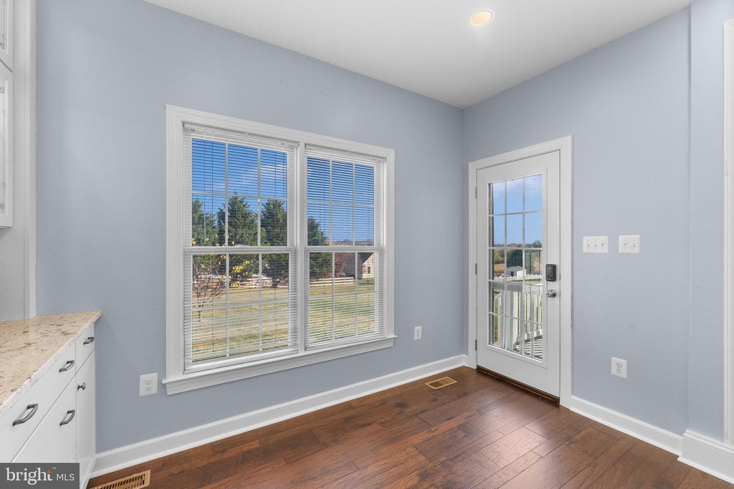 19483 Meadowvale Court photo 27
