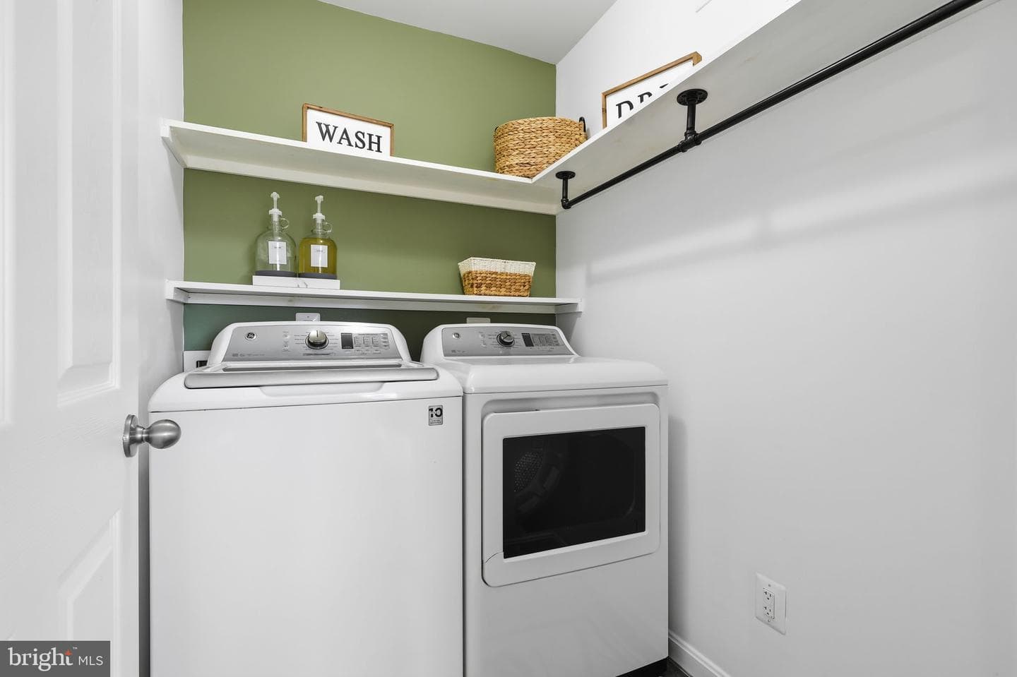 2156 Chestnut photo 17