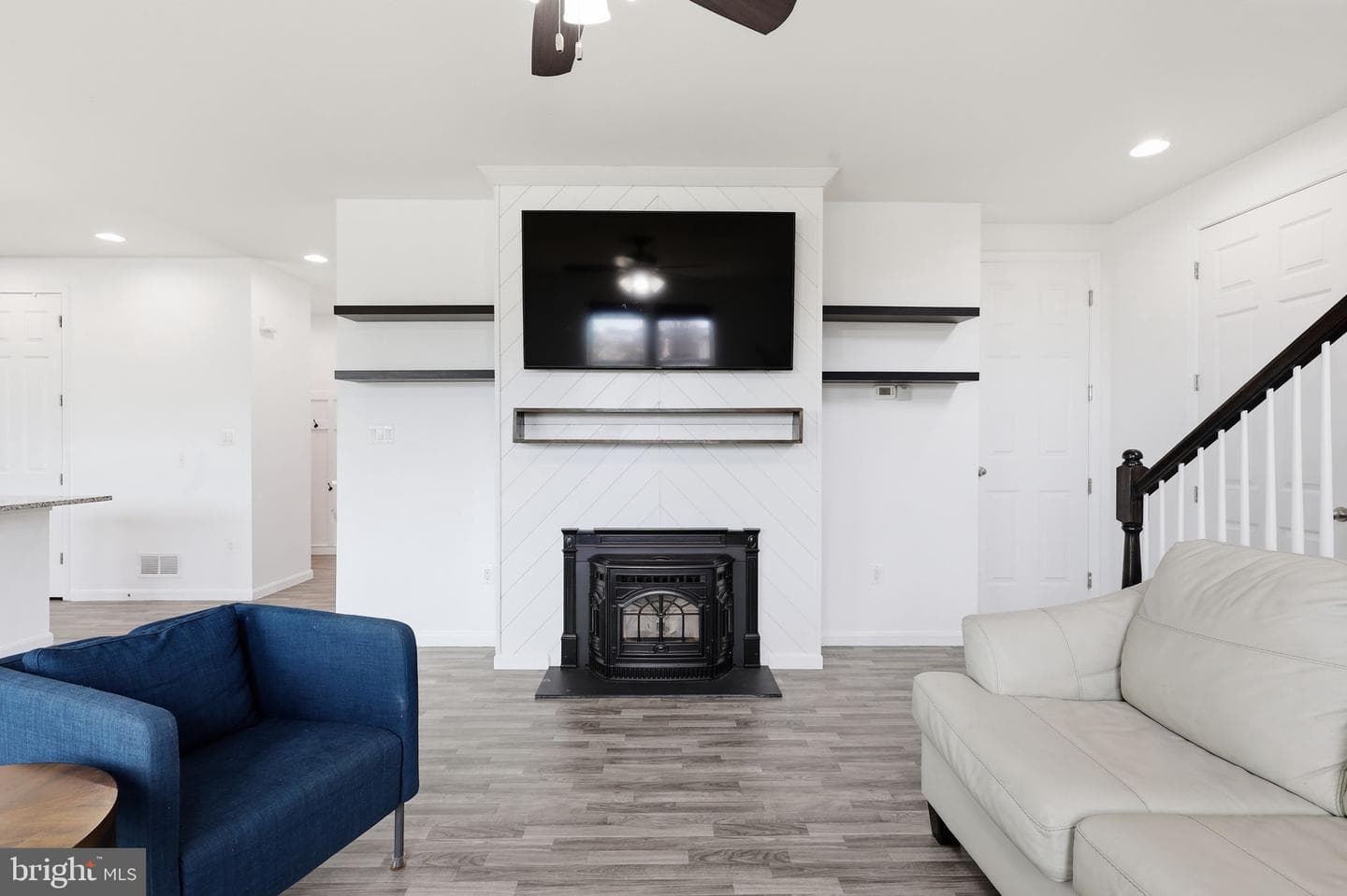 2156 Chestnut photo 8