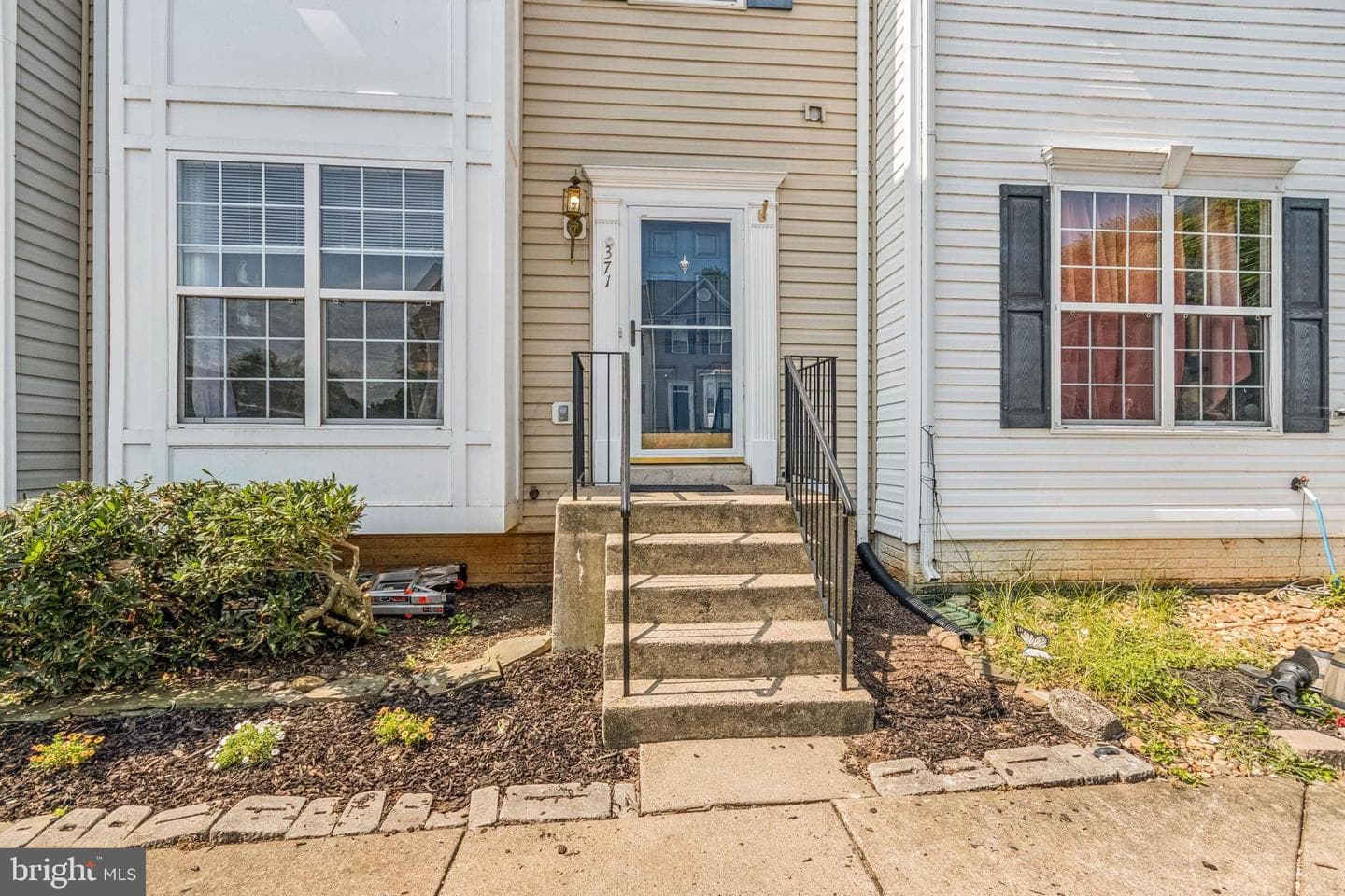 371 Snyder Lane photo 2