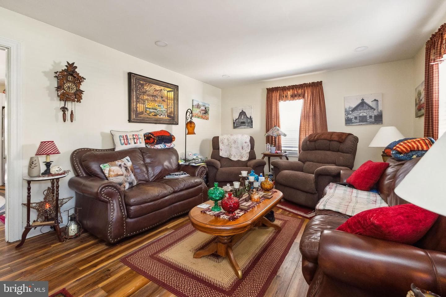 115 E Stevens Street photo 5