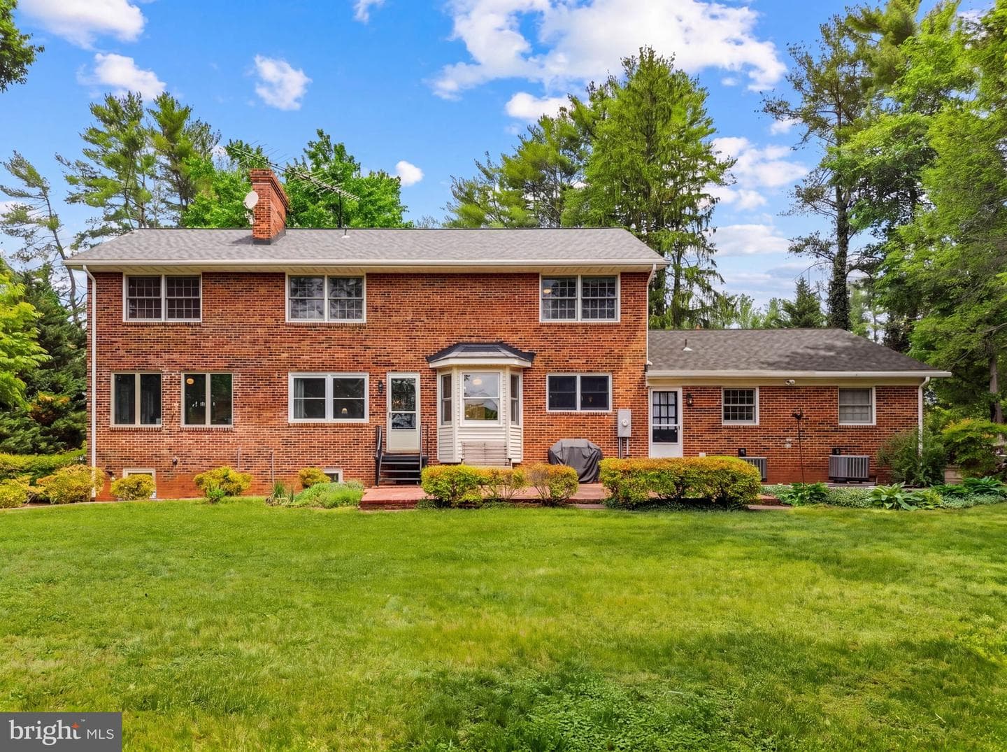 19059 Carleton Drive photo 5