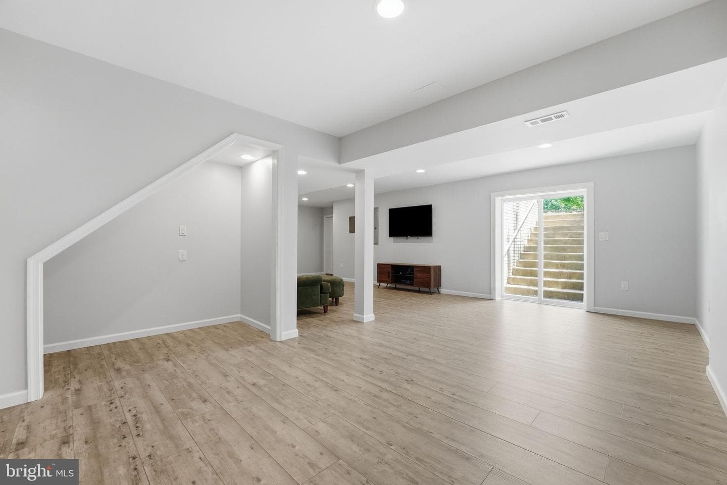 18479 Colonial Drive photo 35