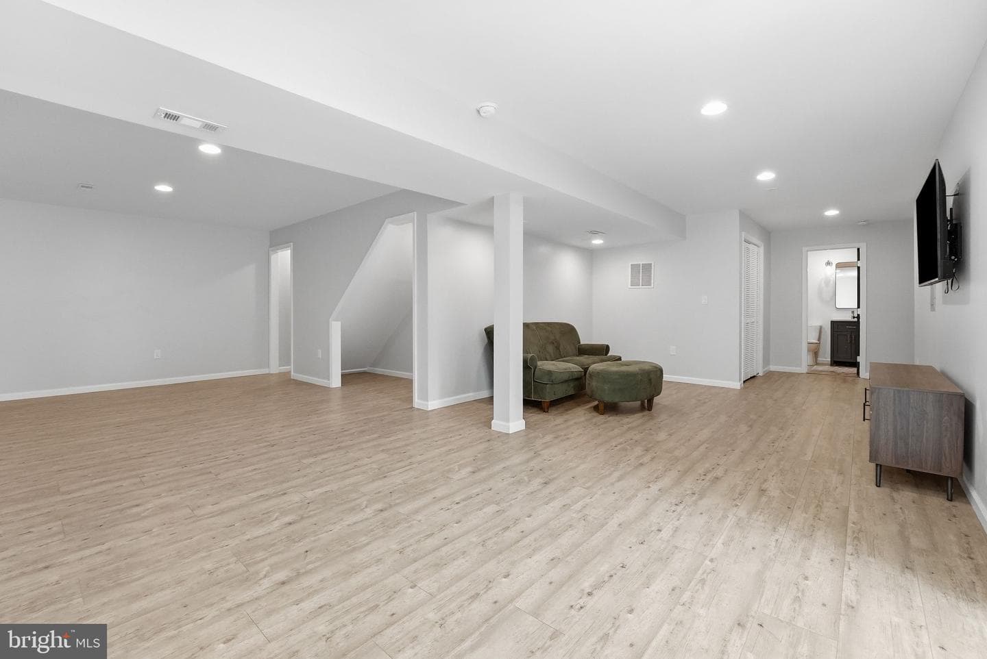 18479 Colonial Drive photo 36