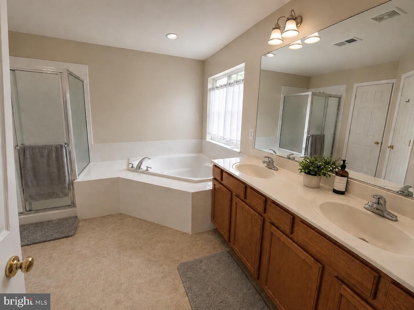 627 Holly Crest Drive photo 20