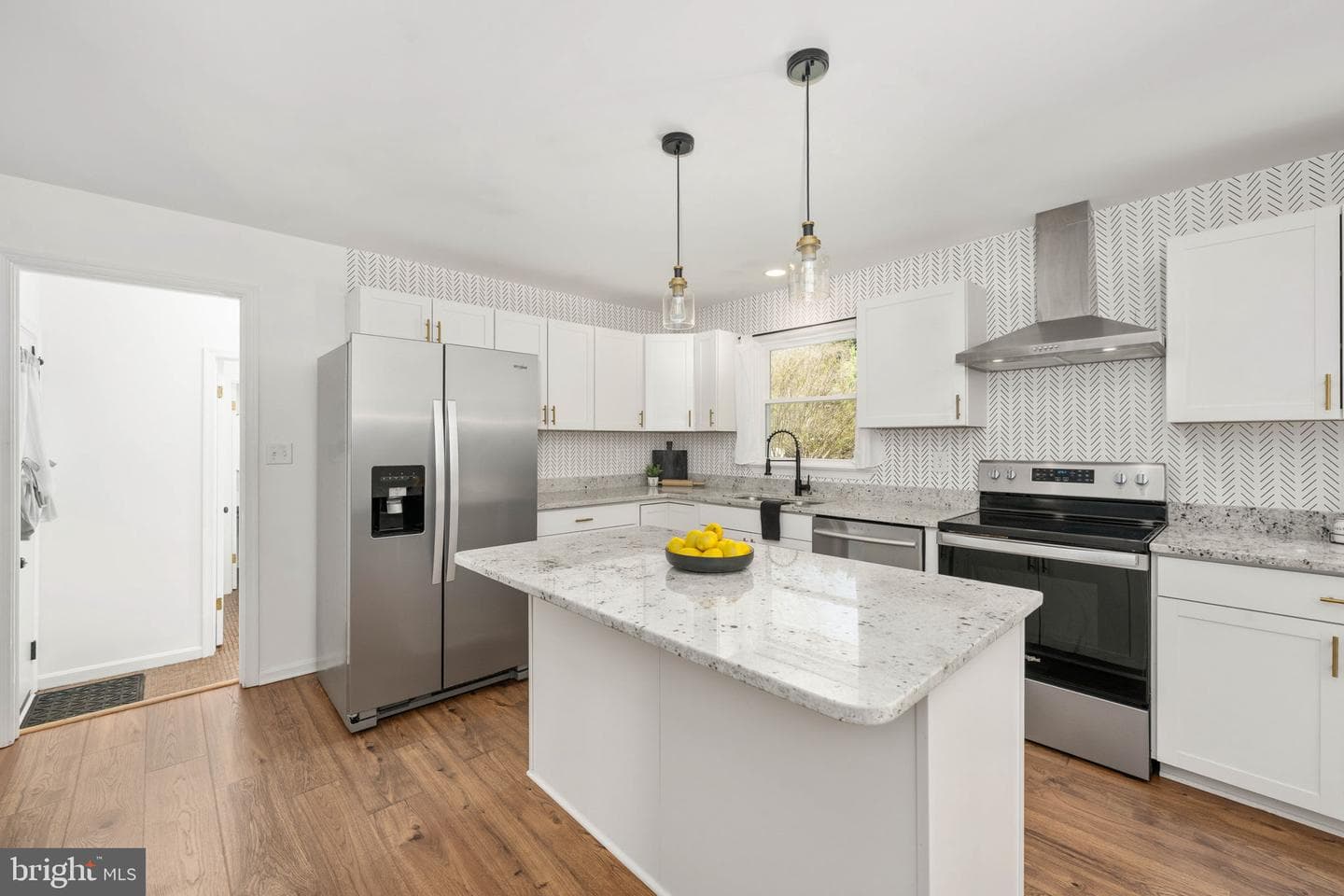 18493 Colonial Drive photo 2