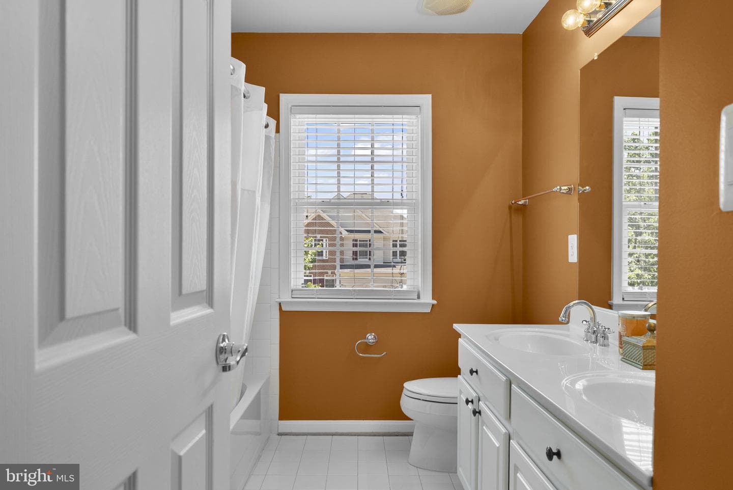 104 King Edward Court photo 38