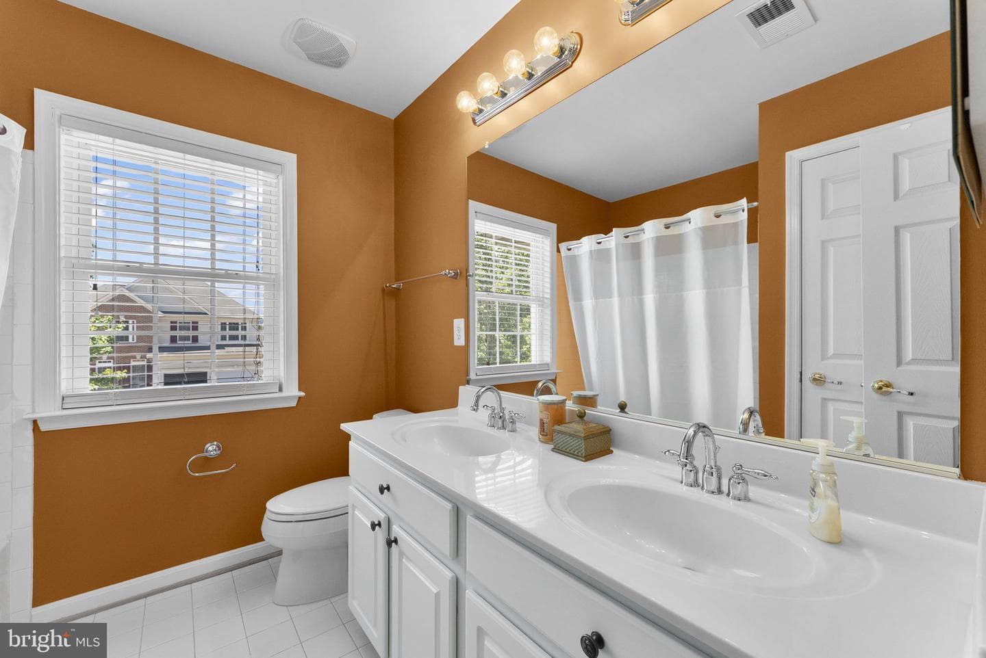 104 King Edward Court photo 39
