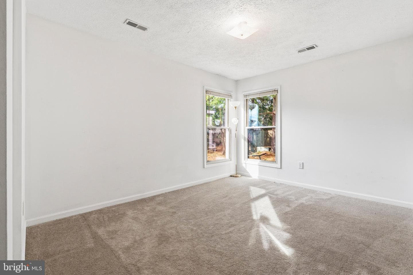588 Meadowbrook Drive photo 10