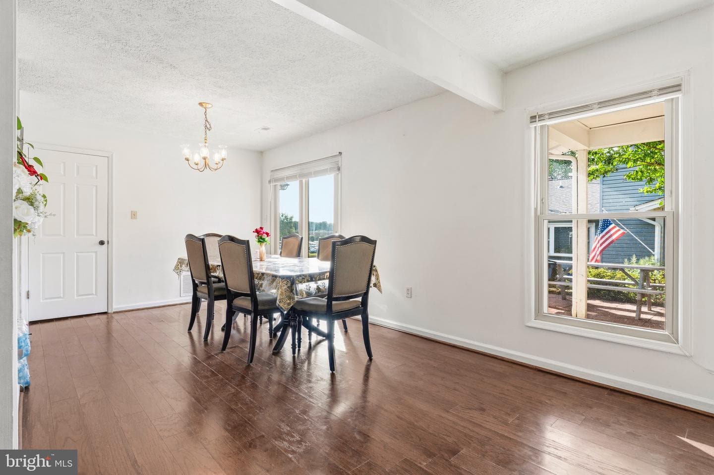 588 Meadowbrook Drive photo 5