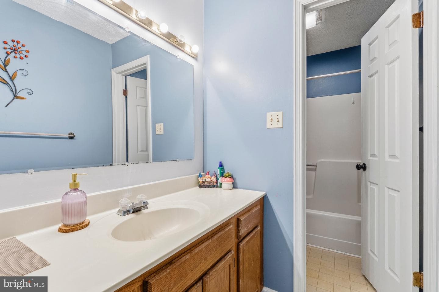 588 Meadowbrook Drive photo 8
