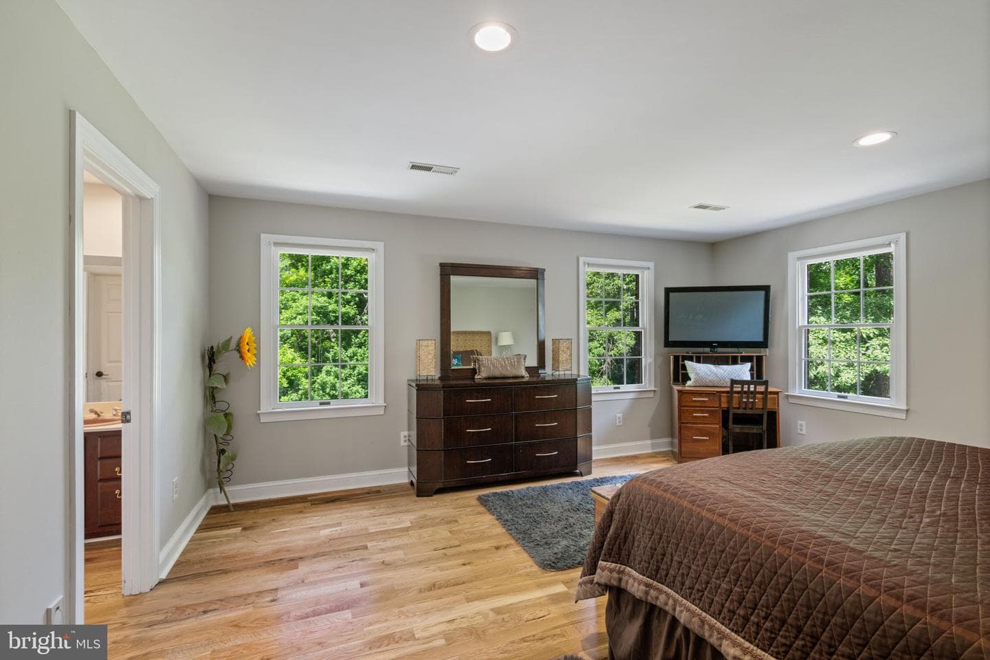 770 Zeuswyn Drive photo 33