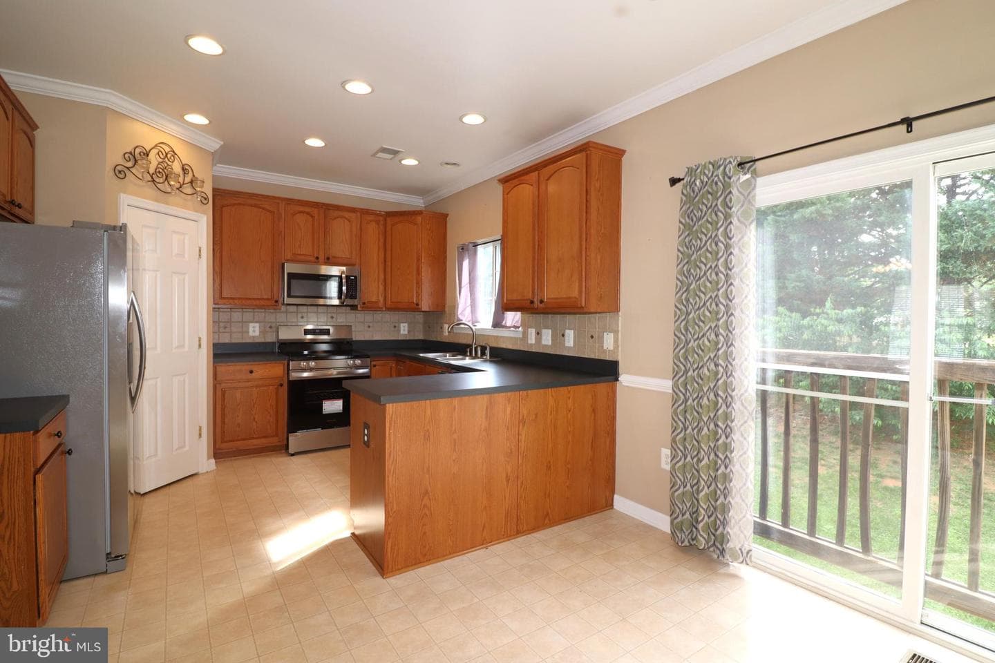 936 Persimmon photo 14
