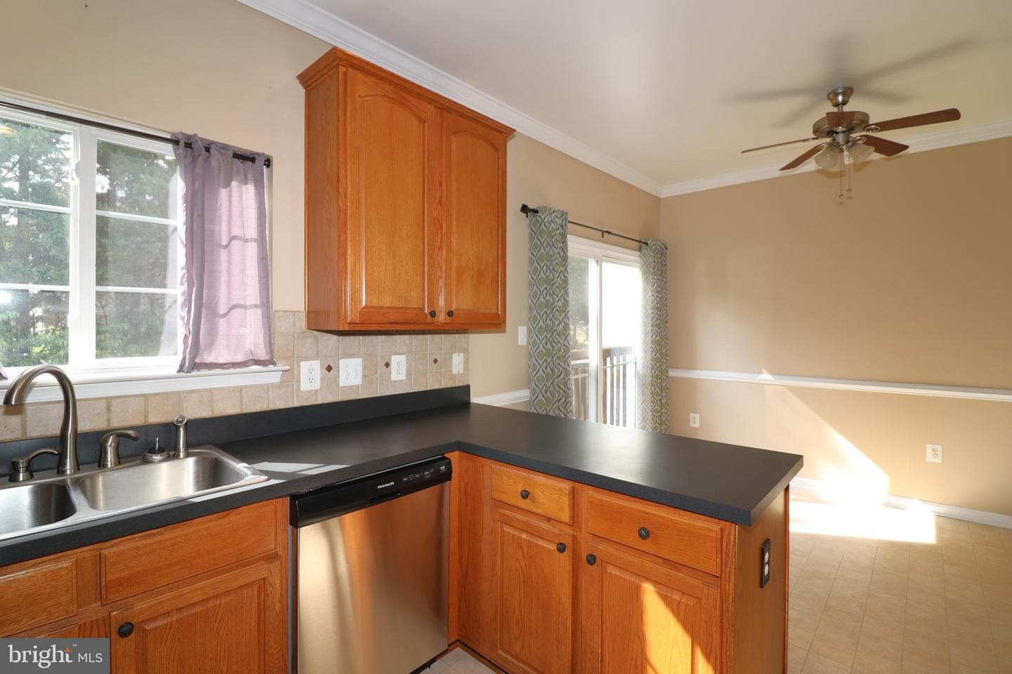 936 Persimmon photo 18