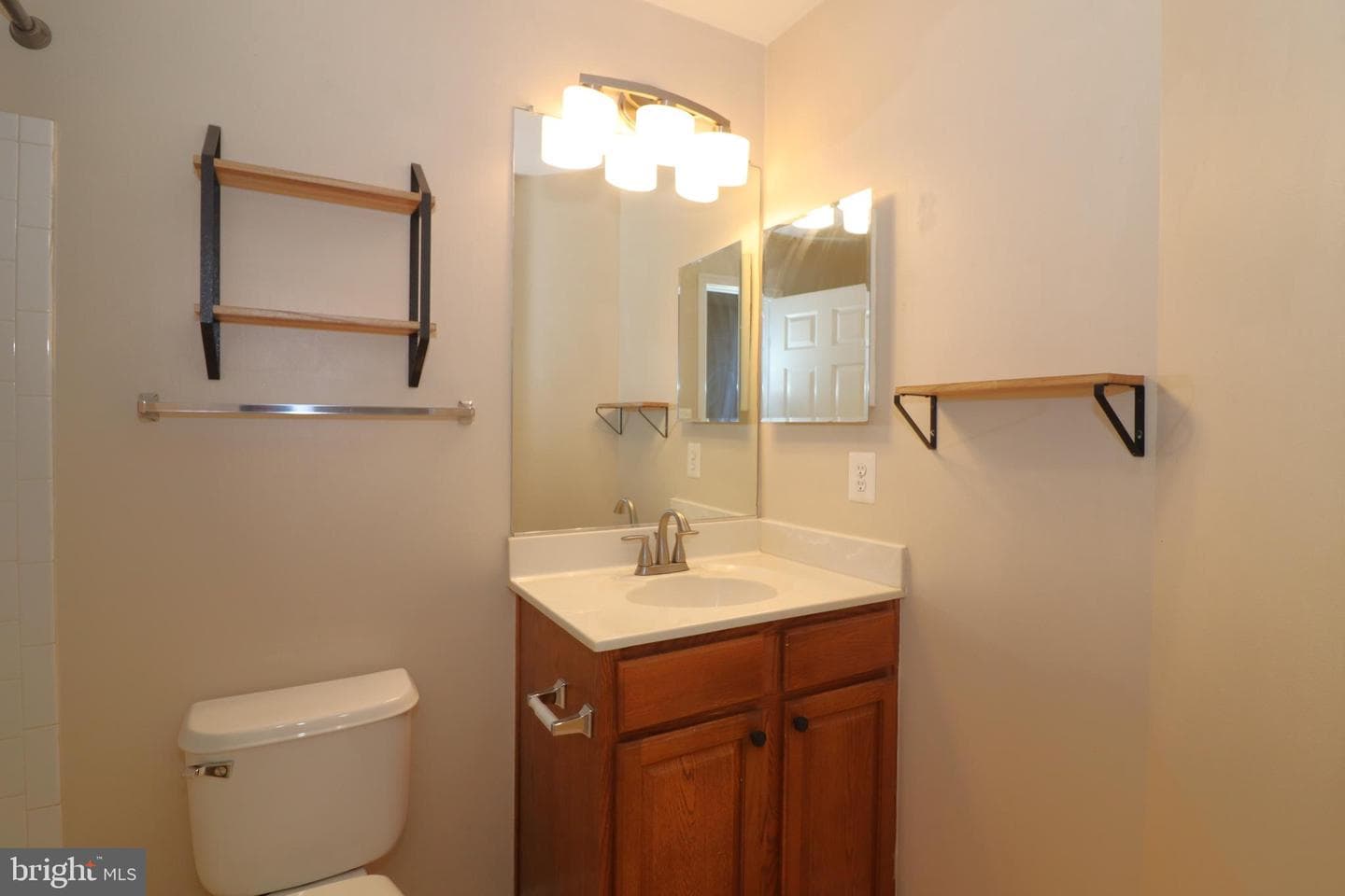 936 Persimmon photo 34