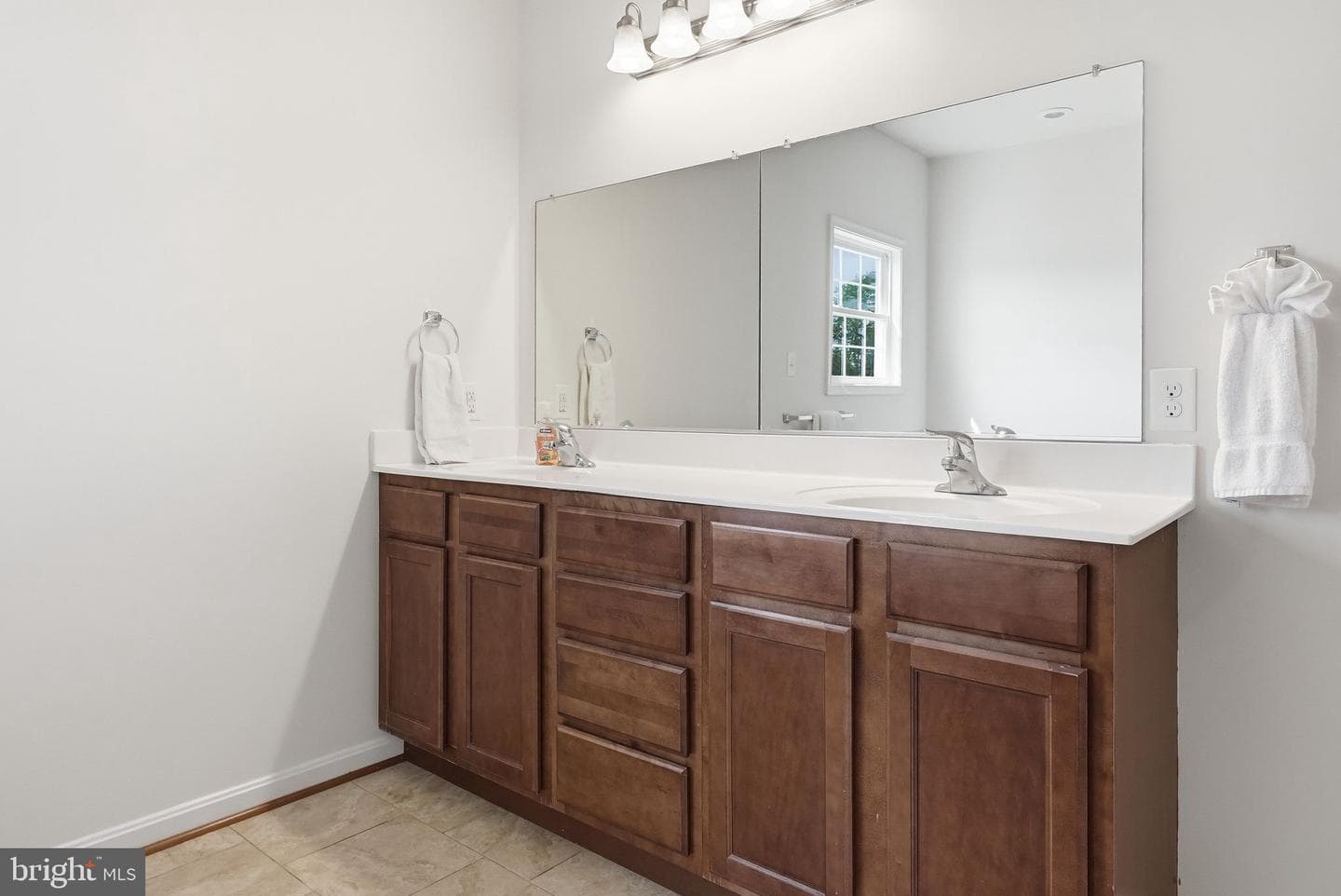15020 North Ridge Boulevard photo 34