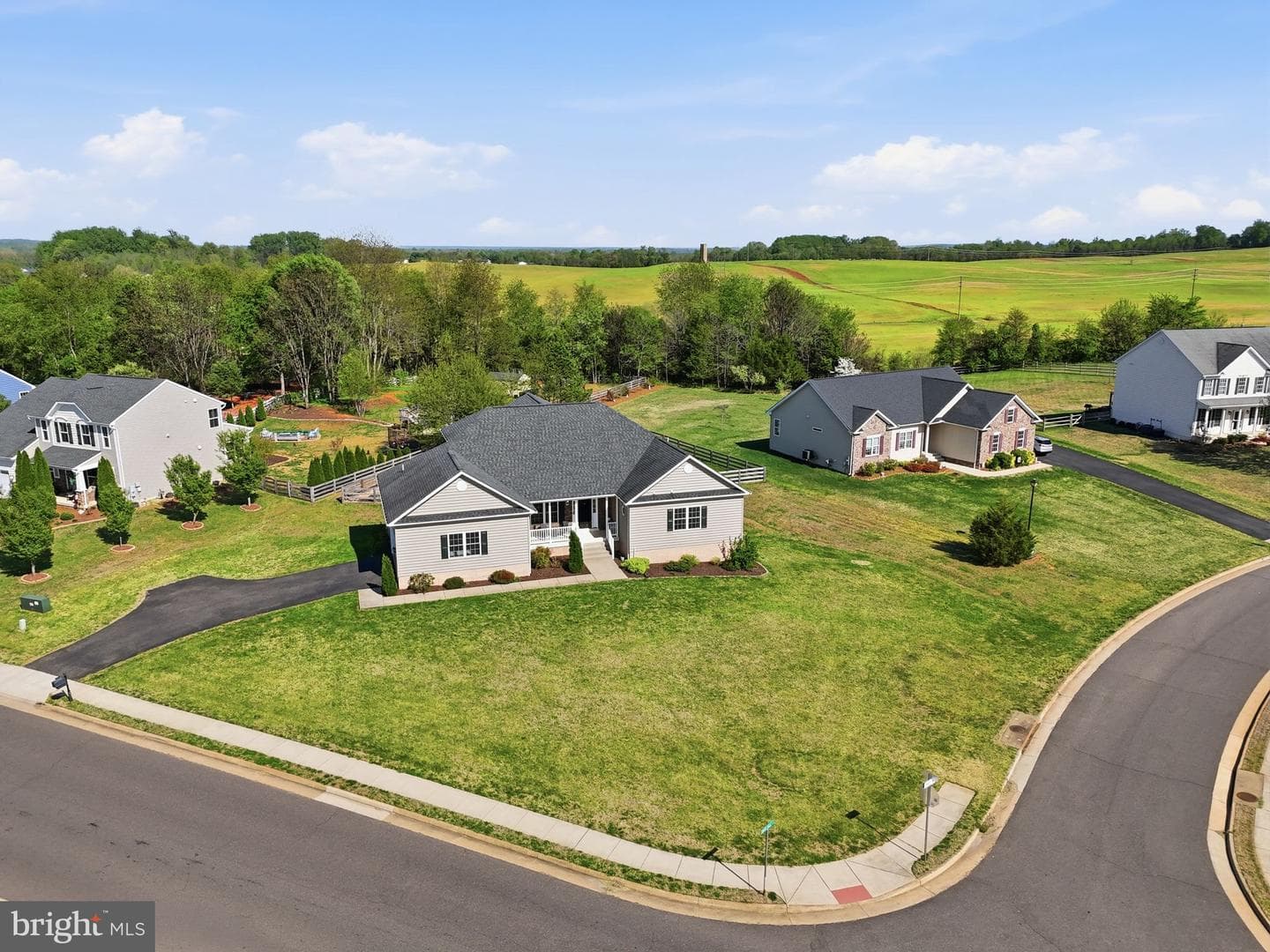 15020 North Ridge Boulevard photo 4