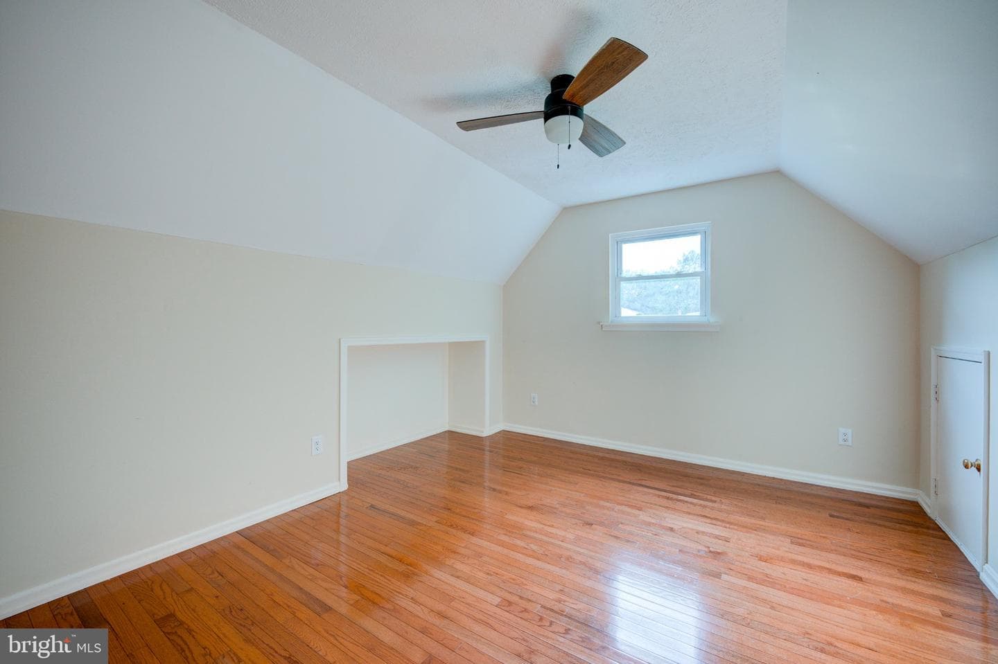 9595 Roys Lane photo 32
