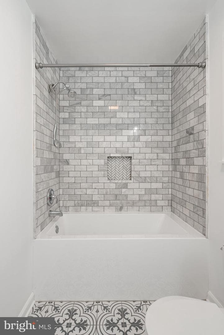 2309 Maplewood photo 32