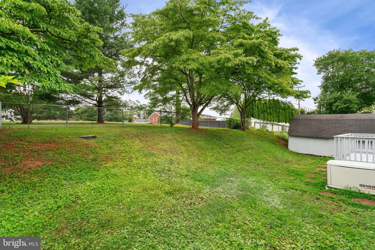 2309 Maplewood photo 36
