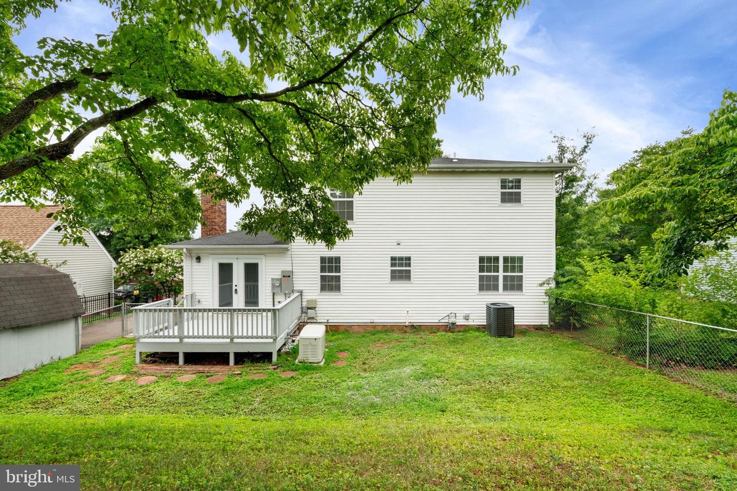 2309 Maplewood photo 38