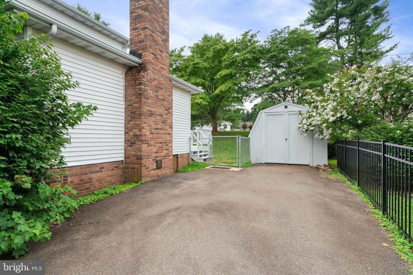 2309 Maplewood photo 41