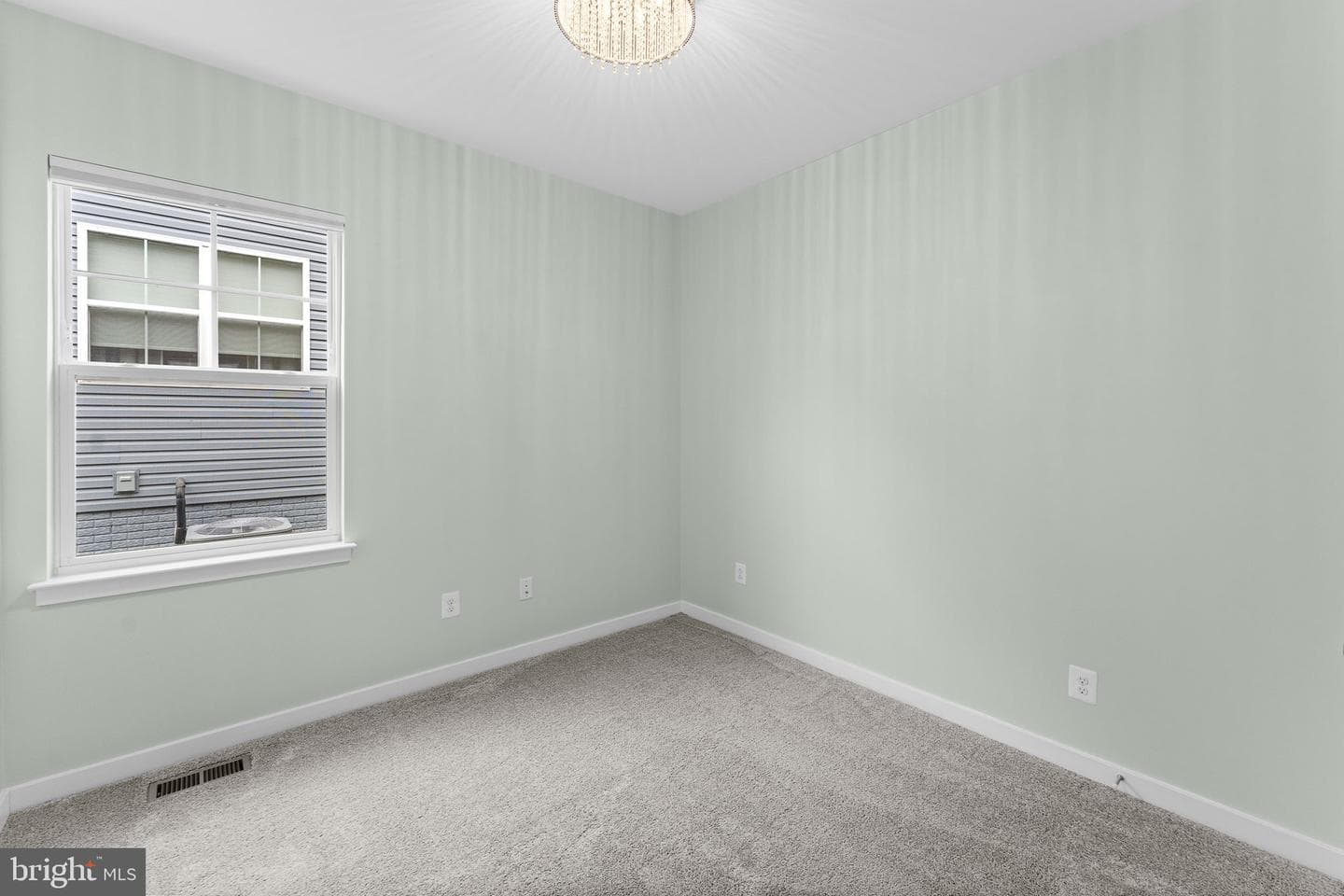 2047 Armstrong Terrace photo 31
