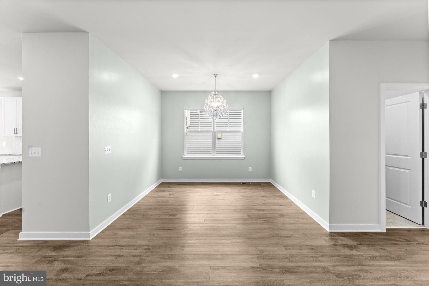 2047 Armstrong Terrace photo 4