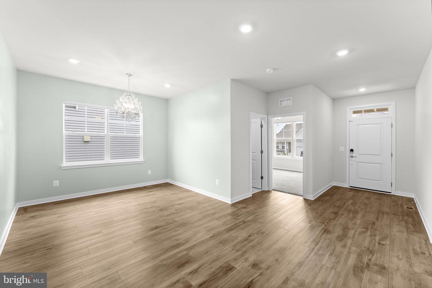 2047 Armstrong Terrace photo 5