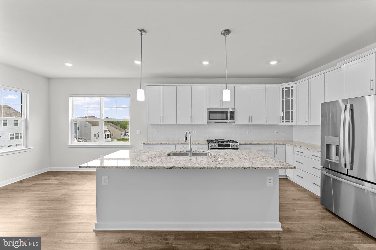 2047 Armstrong Terrace photo 8
