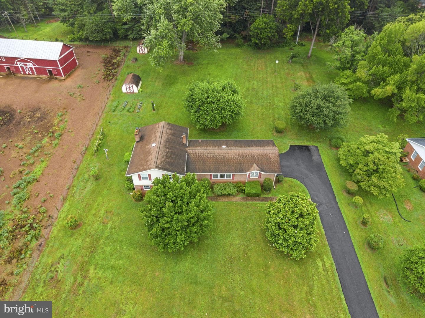 19100 Colonial Drive photo 3