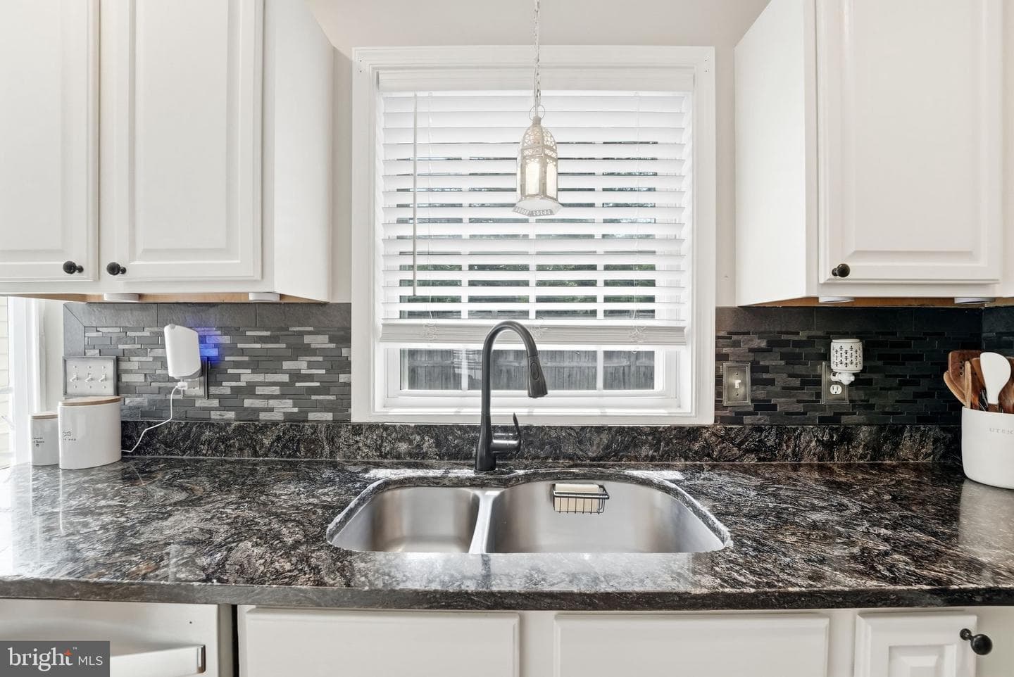 303 W Park Avenue photo 13