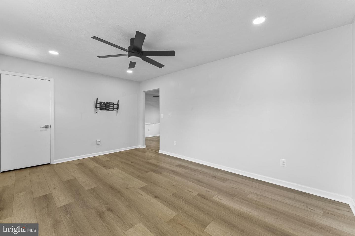 360 Elizabeth Street photo 11
