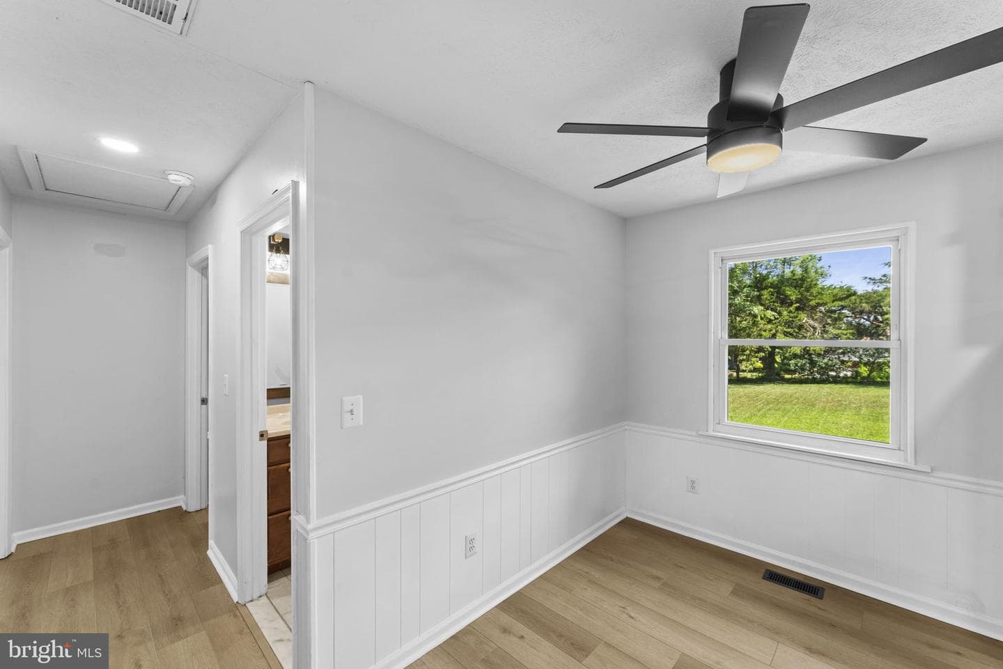360 Elizabeth Street photo 27