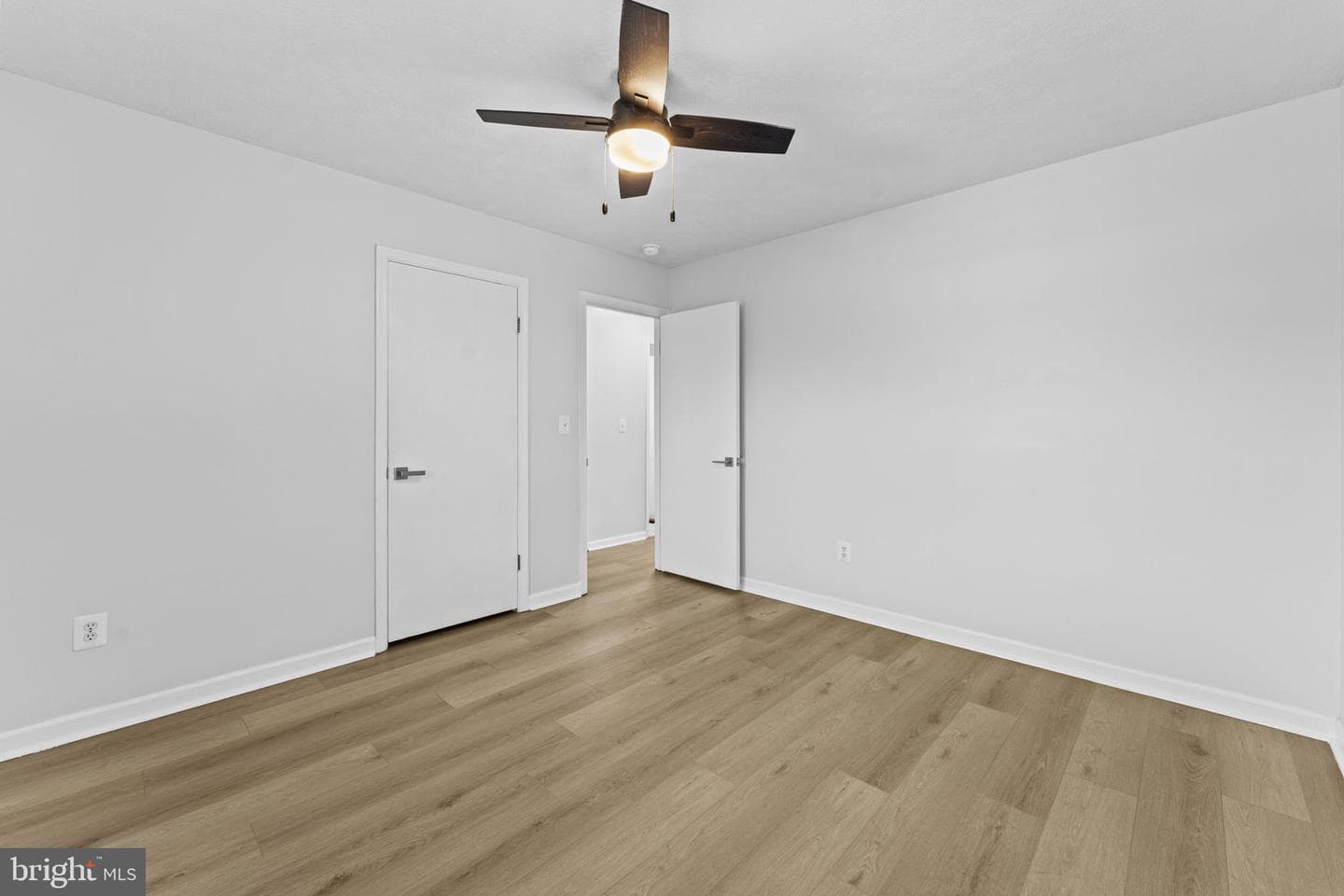 360 Elizabeth Street photo 35