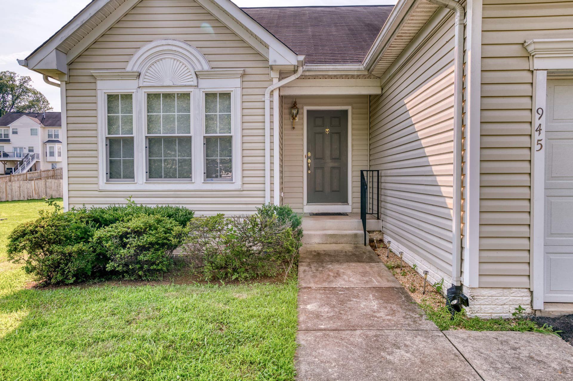 945 Riverdale Circle photo 4