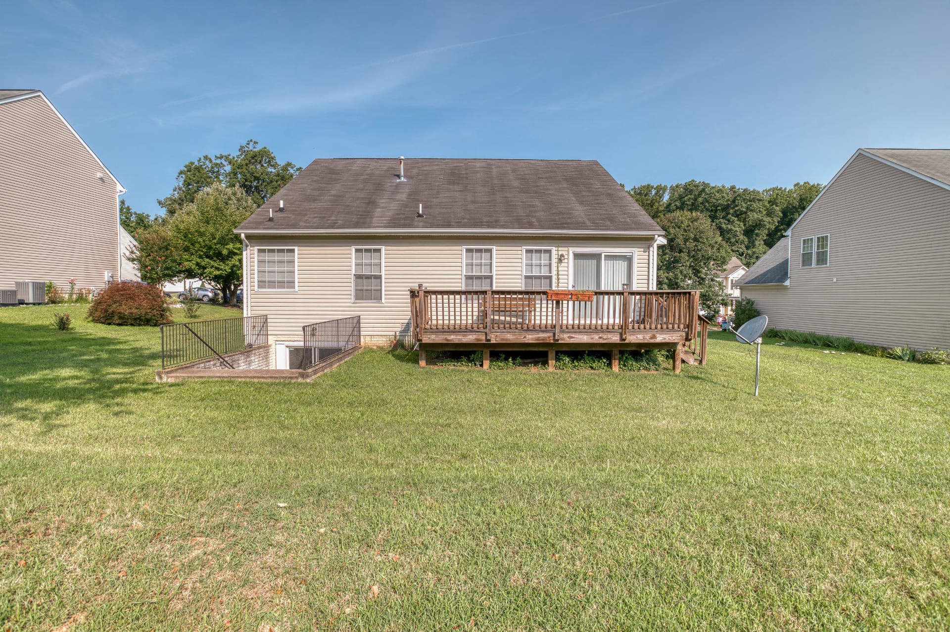 945 Riverdale Circle photo 7
