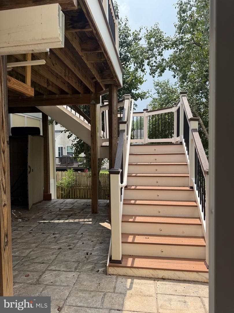 121 King Edward Court photo 4