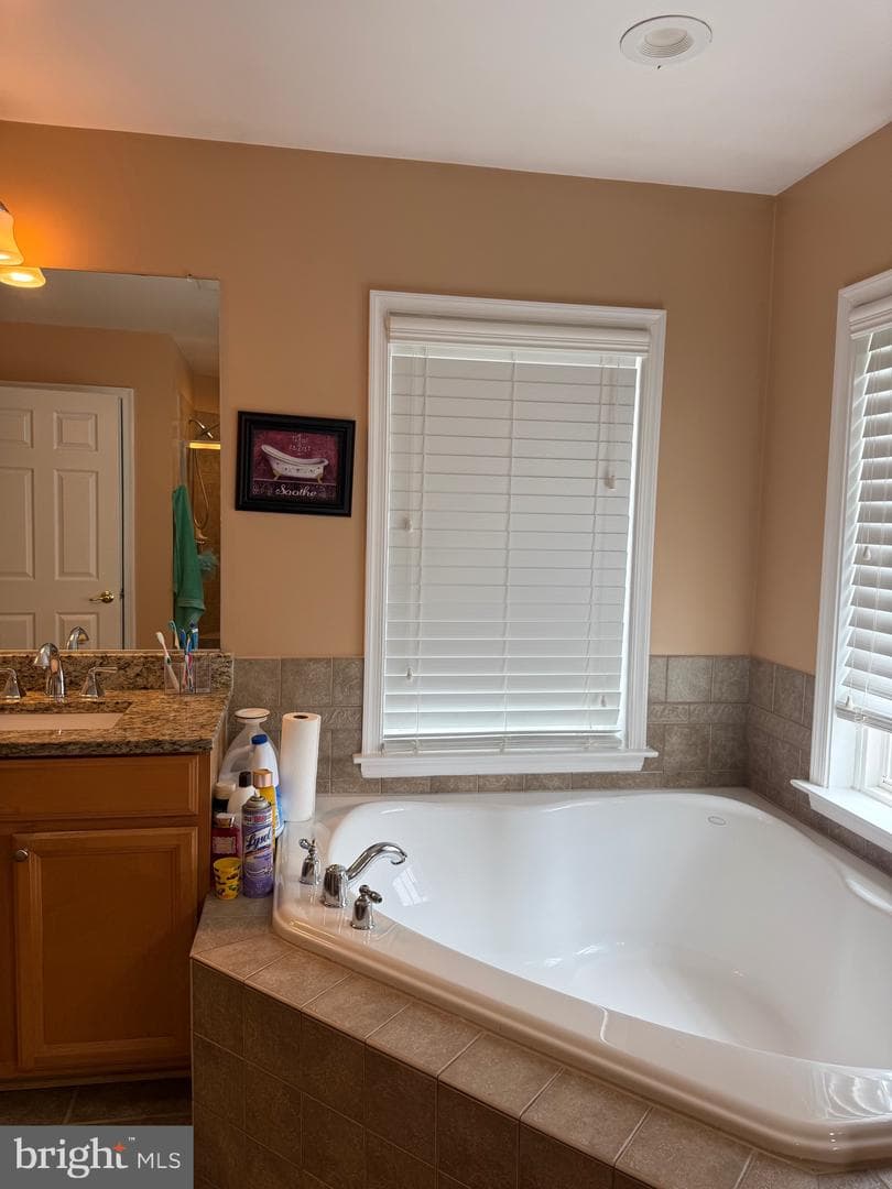 121 King Edward Court photo 51
