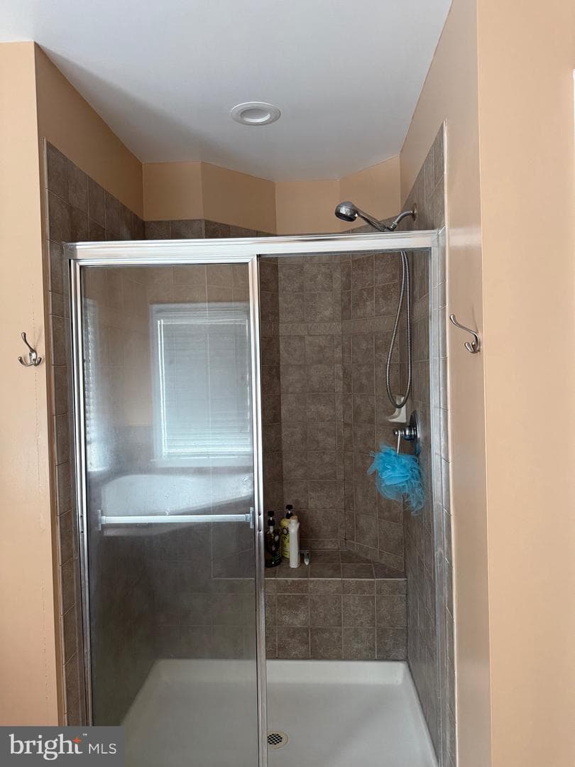 121 King Edward Court photo 52
