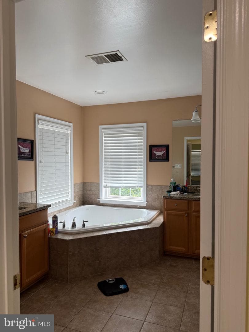 121 King Edward Court photo 53
