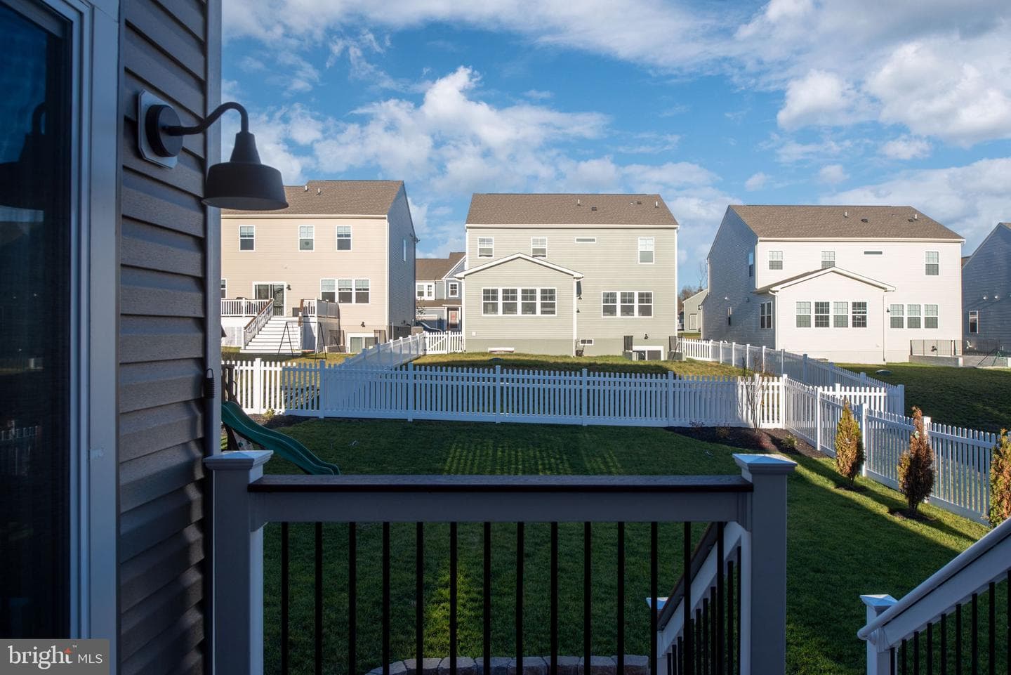 2083 Armstrong Terrace photo 12