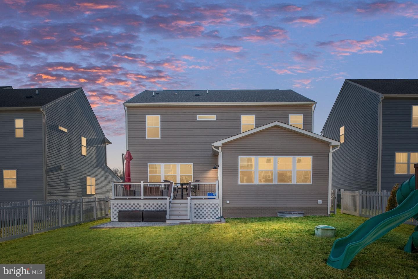 2083 Armstrong Terrace photo 2