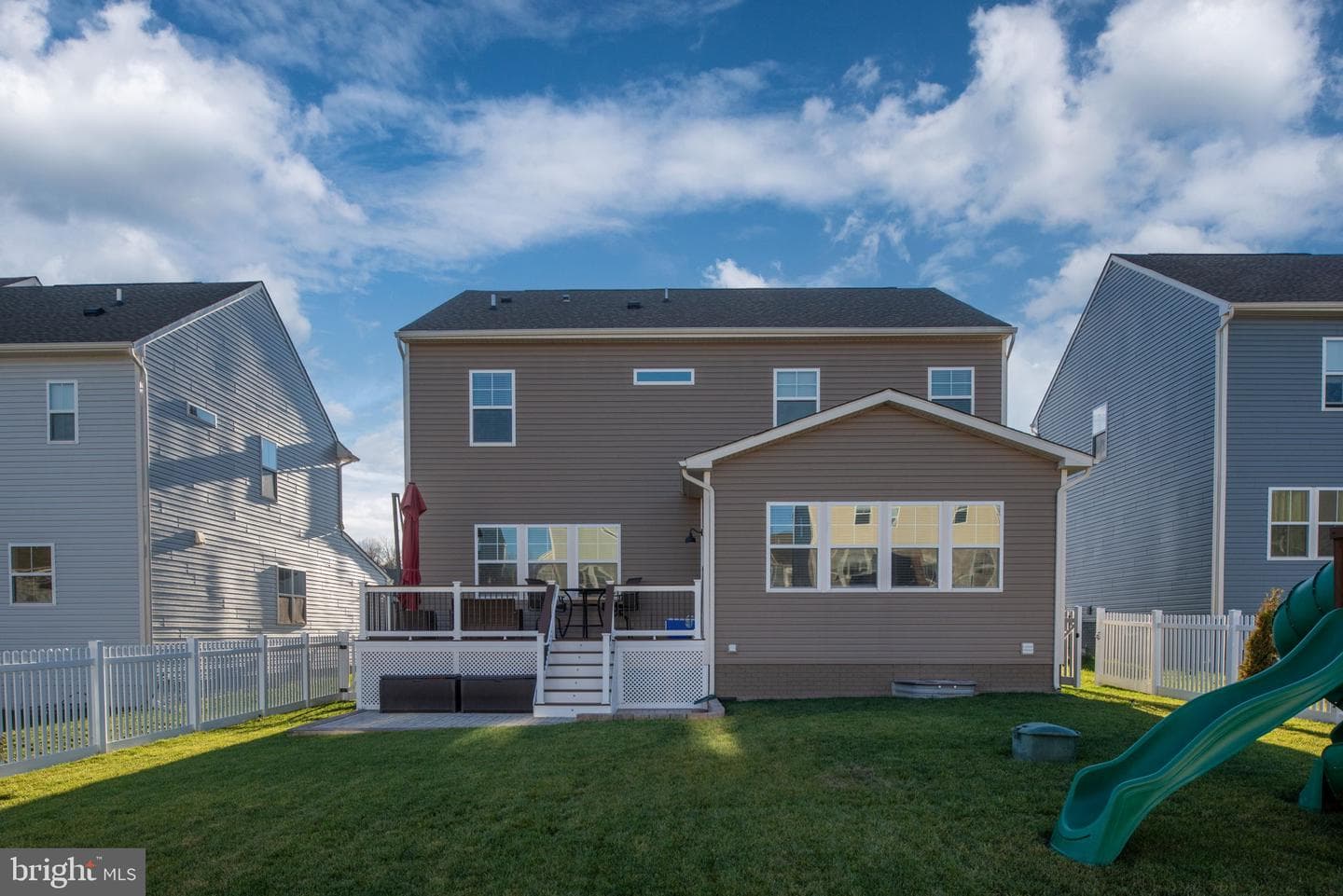 2083 Armstrong Terrace photo 5