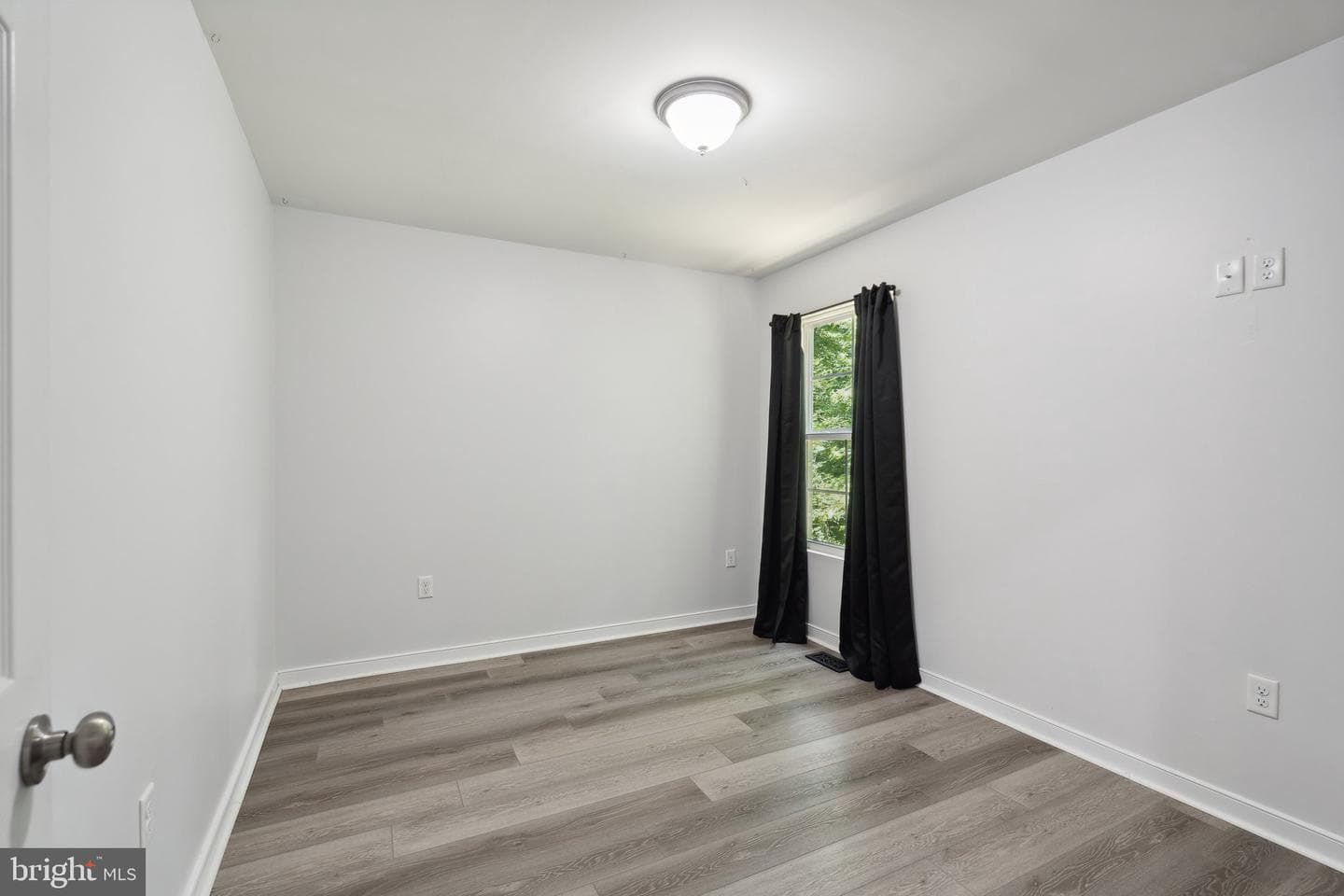 1001 Swan Lane photo 19
