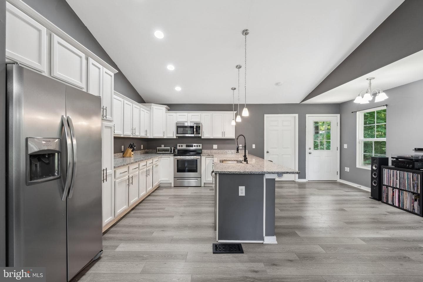 1001 Swan Lane photo 3